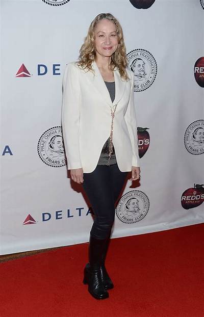 Joan Osborne Net Worth, Age, Height, Bio, Birthday, Wiki!