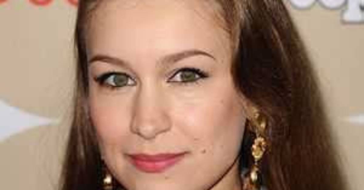 Joanna Newsom - Net Worth, Age, Height, Birthday, Bio, Wiki!