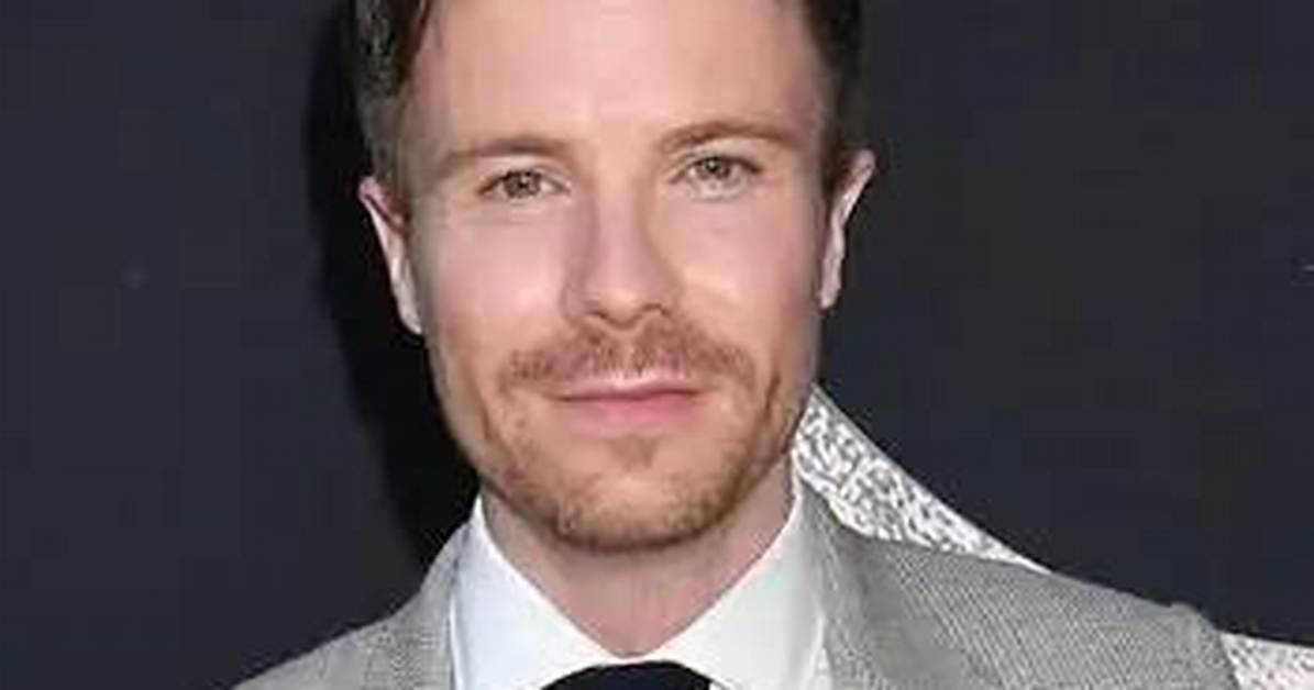 Joe Dempsie - Net Worth, Age, Height, Birthday, Bio, Wiki!