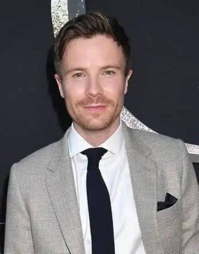 Joe Dempsie - Net Worth, Age, Height, Birthday, Bio, Wiki!