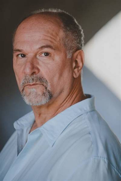 John Kapelos Net Worth, Age, Height, Bio, Birthday, Wiki!