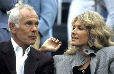 Johnny Carson Net Worth, Age, Height, Bio, Birthday, Wiki!