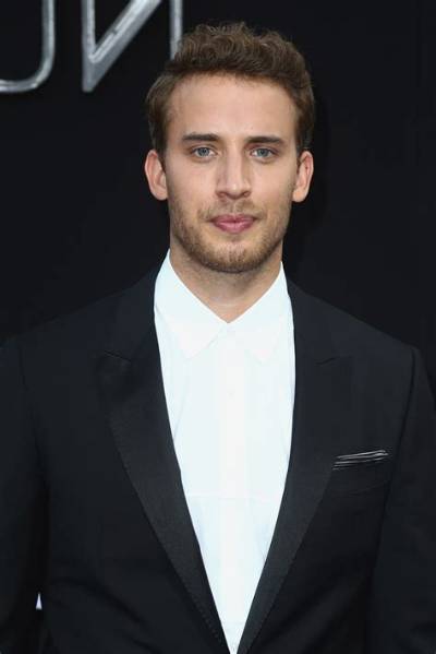 Jonas Bloquet - Net Worth, Age, Height, Birthday, Bio, Wiki!
