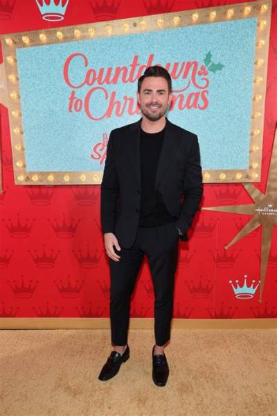 Jonathan Bennett - Net Worth, Age, Height, Birthday, Bio, Wiki!