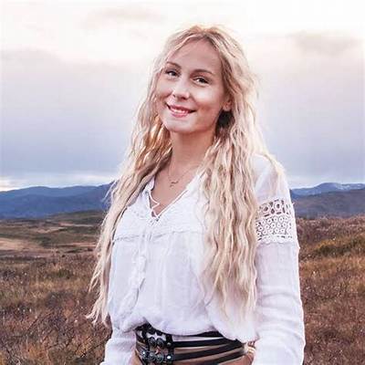 Jonna Jinton Net Worth, Age, Height, Bio, Birthday, Wiki!