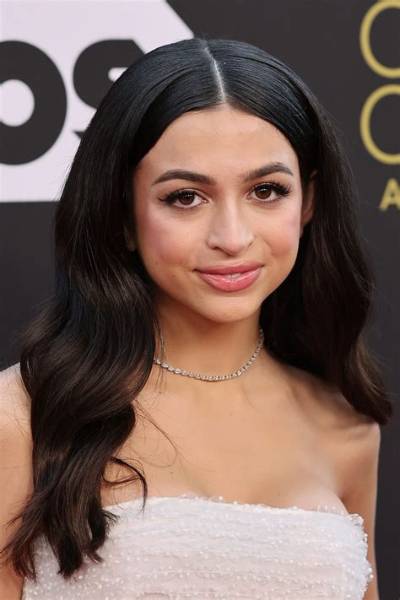 Josie Totah Net Worth, Age, Height, Bio, Birthday, Wiki!