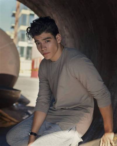 Juan Dominguez - Net Worth, Age, Height, Birthday, Bio, Wiki!