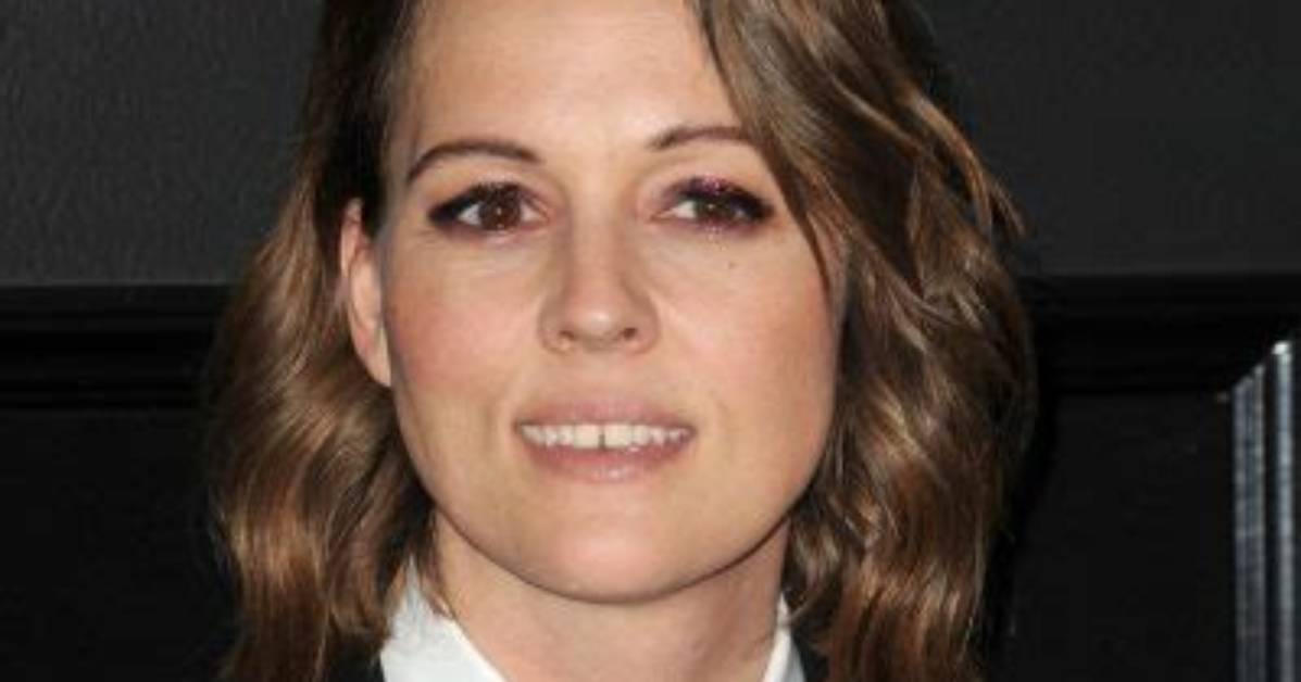 Julia Carlile - Net Worth, Age, Height, Birthday, Bio, Wiki!