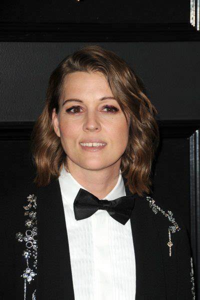 Julia Carlile - Net Worth, Age, Height, Birthday, Bio, Wiki!