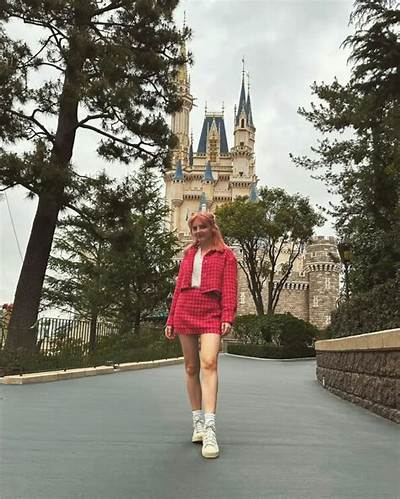 Julia Glushko - Net Worth, Age, Height, Birthday, Bio, Wiki!