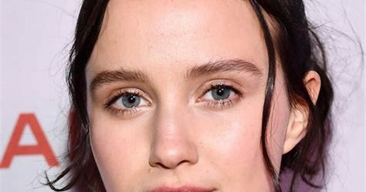 Julia Telles - Net Worth, Age, Height, Birthday, Bio, Wiki!