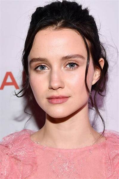 Julia Telles - Net Worth, Age, Height, Birthday, Bio, Wiki!