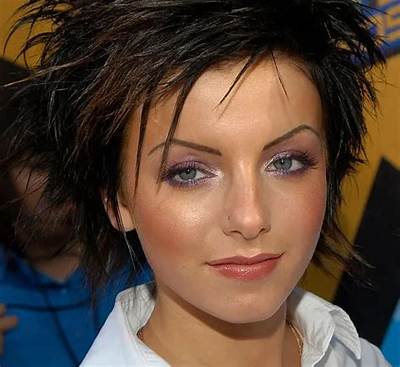 Julia Volkova - Net Worth, Age, Height, Birthday, Bio, Wiki!