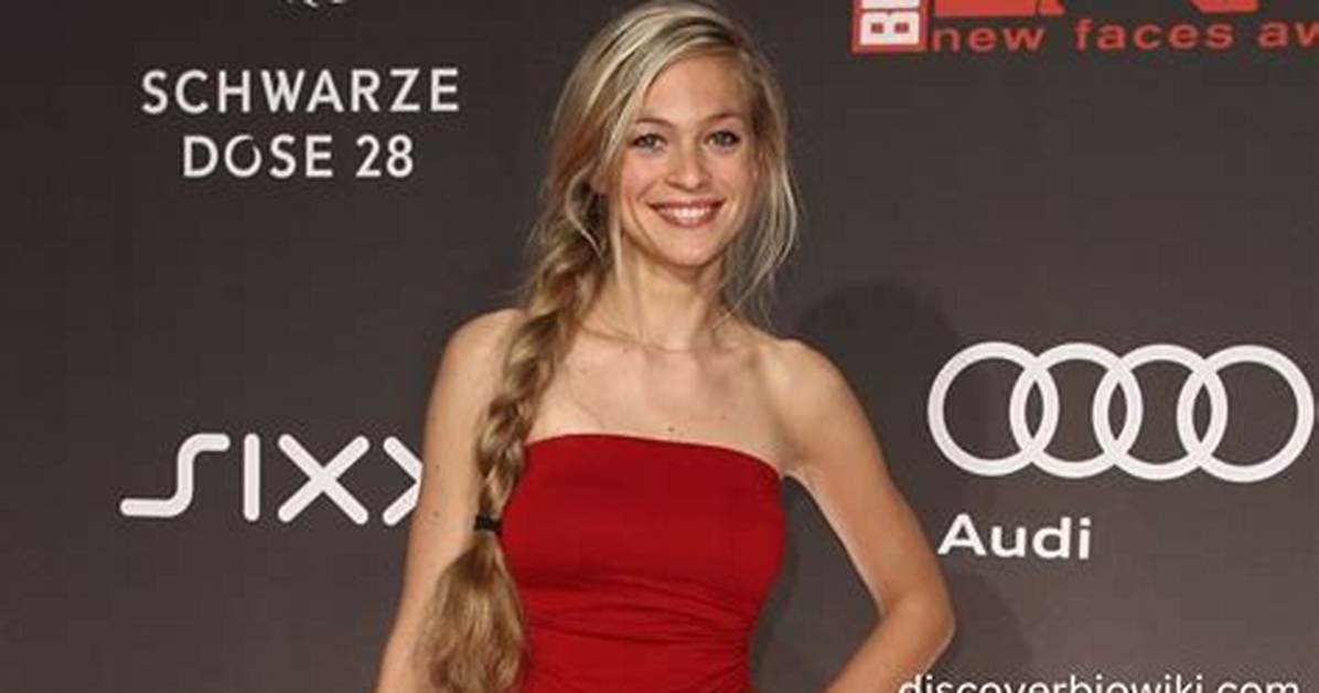 Julie Engelbrecht - Net Worth, Age, Height, Birthday, Bio, Wiki!