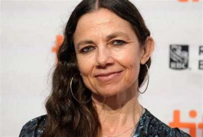 Justine Bateman Net Worth, Age, Height, Bio, Birthday, Wiki!