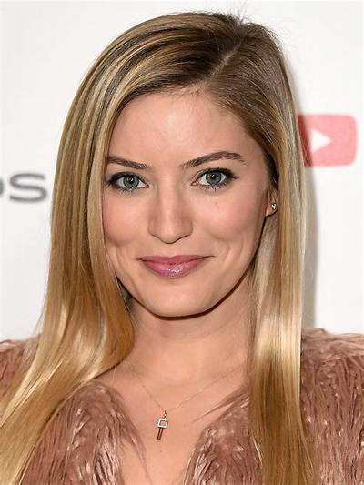 Justine Ezarik Net Worth, Age, Height, Bio, Birthday, Wiki!