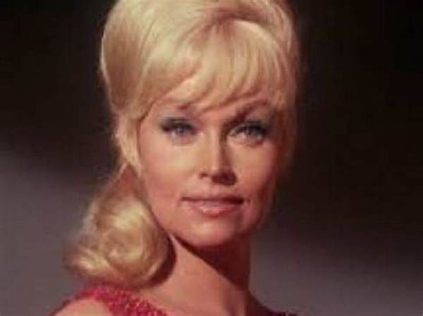 Karen Steele Net Worth, Age, Height, Bio, Birthday, Wiki!