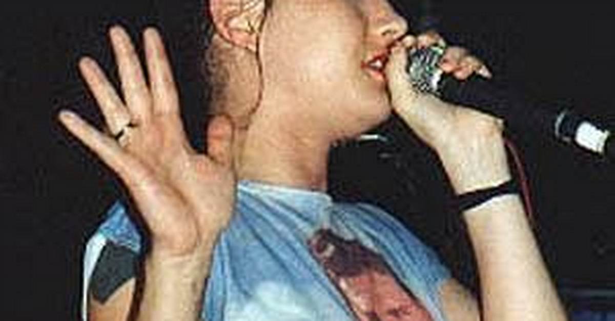 Kathleen Hanna - Net Worth, Age, Height, Birthday, Bio, Wiki!