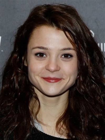 Kathryn Prescott - Net Worth, Age, Height, Birthday, Bio, Wiki!