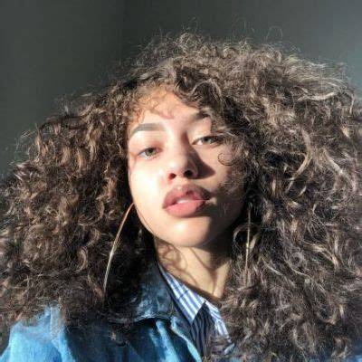 Kayla Bylon - Net Worth, Age, Height, Birthday, Bio, Wiki!