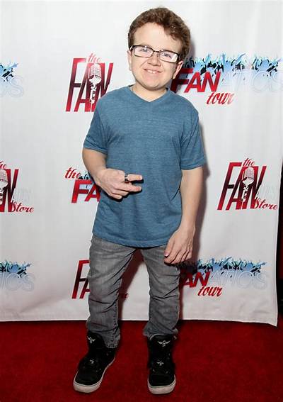 Keenan Cahill Net Worth, Age, Height, Bio, Birthday, Wiki!