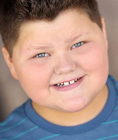 Kellen Michael Net Worth, Age, Height, Bio, Birthday, Wiki!