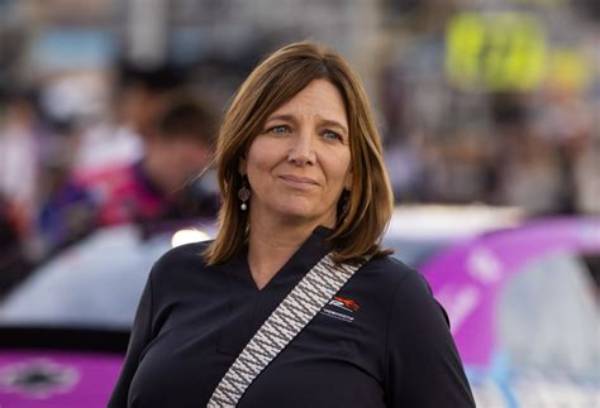 Kelley Earnhardt Miller Net Worth 2024, Age, Height, Bio, Birthday, Wiki!