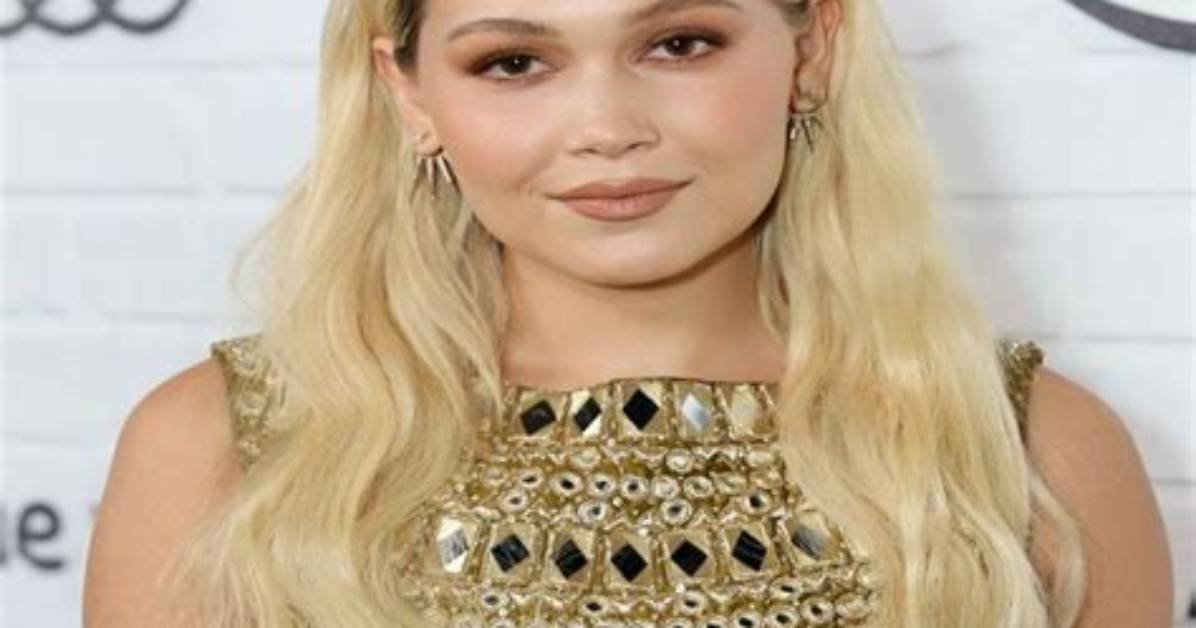 Kelli Berglund Net Worth, Age, Height, Bio, Birthday, Wiki!
