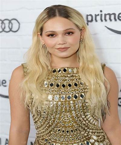 Kelli Berglund Net Worth, Age, Height, Bio, Birthday, Wiki!