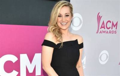 Kellie Pickler Net Worth, Age, Height, Bio, Birthday, Wiki!