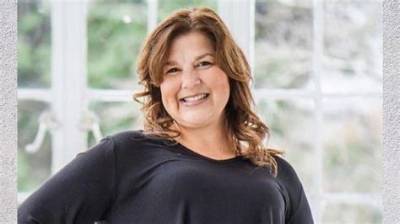 Kelly Jo Bates Net Worth, Age, Height, Bio, Birthday, Wiki!