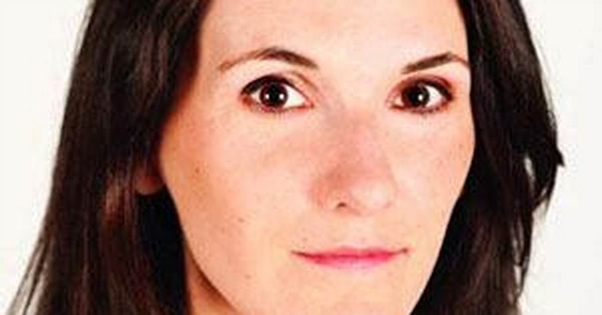 Kelly Sheridan - Net Worth, Age, Height, Birthday, Bio, Wiki!