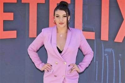 Kelsi Davies - Net Worth, Age, Height, Birthday, Bio, Wiki!