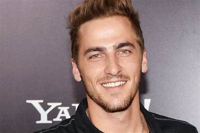 Kendall Schmidt Net Worth, Age, Height, Bio, Birthday, Wiki!