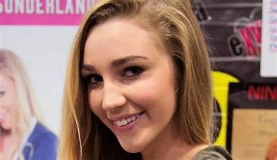 Kendra Sunderland Net Worth, Age, Height, Bio, Birthday, Wiki!