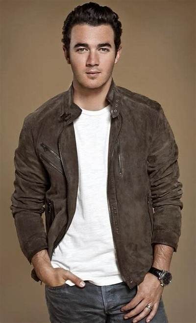 Kevin Jonas Net Worth, Age, Height, Bio, Birthday, Wiki!