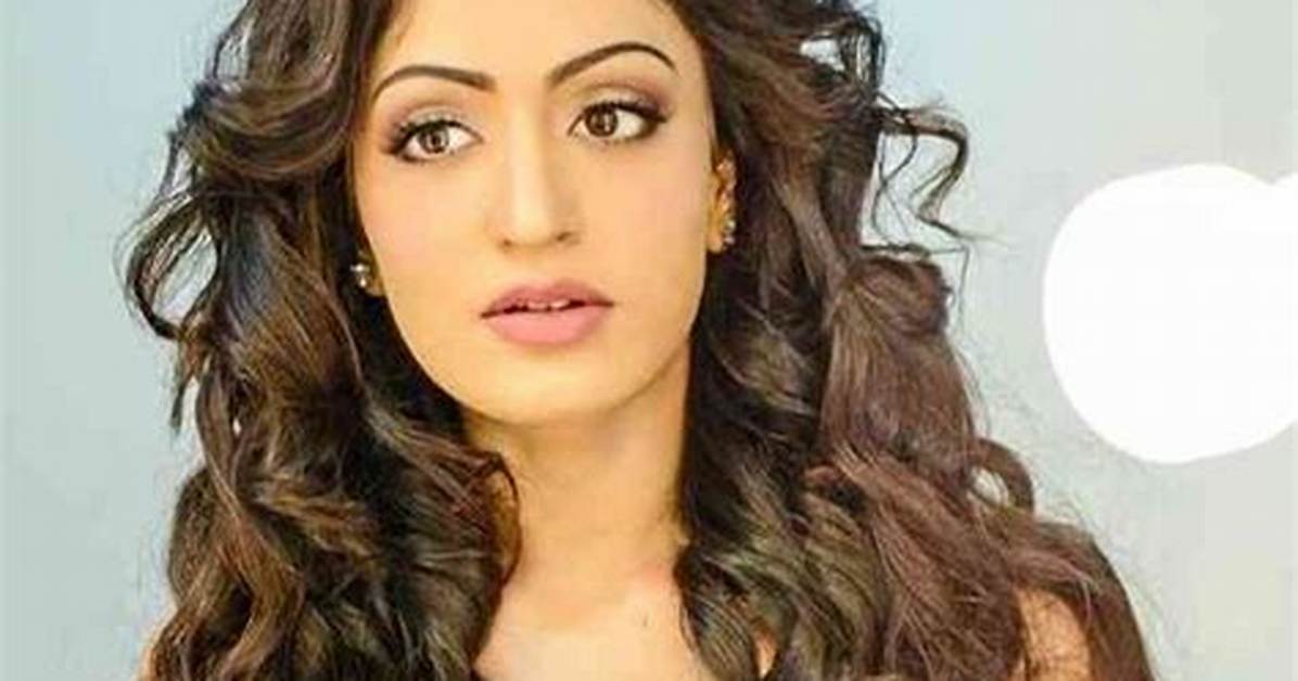 Khushali Kumar Net Worth, Age, Height, Bio, Birthday, Wiki!