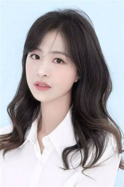 Kim Chae-Won Net Worth, Age, Height, Bio, Birthday, Wiki!