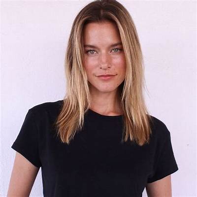 Kim Cloutier - Net Worth, Age, Height, Birthday, Bio, Wiki!