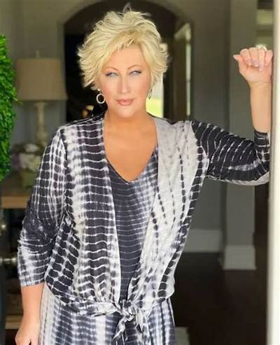 Kim Gravel Net Worth, Age, Height, Bio, Birthday, Wiki!