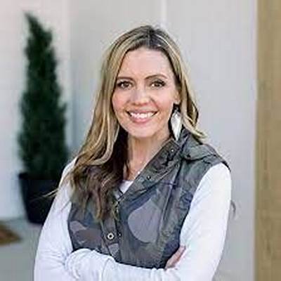 Kim Holderness Net Worth, Age, Height, Bio, Birthday, Wiki!