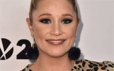 Kristen Renton - Net Worth, Age, Height, Birthday, Bio, Wiki!