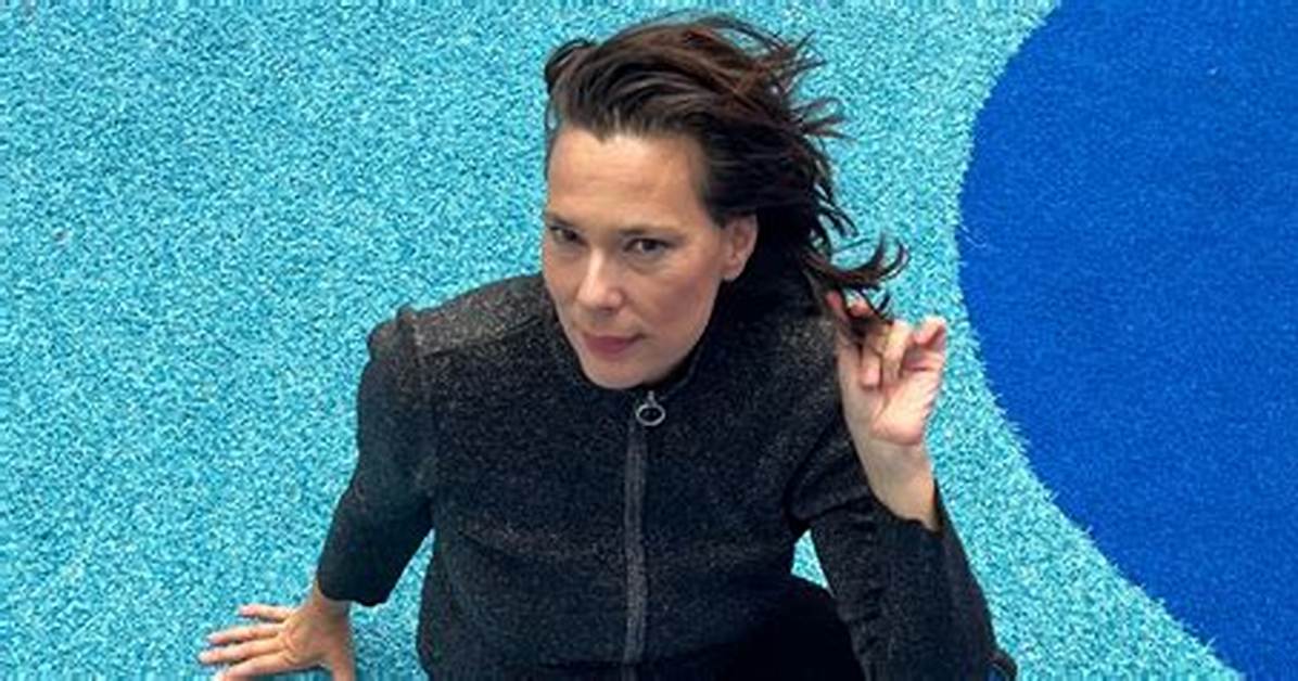 Laetitia Sadier - Net Worth, Age, Height, Birthday, Bio, Wiki!