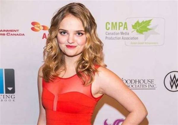 Laine Macneil - Net Worth, Age, Height, Birthday, Bio, Wiki!