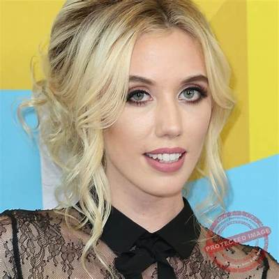 Laura Clery Net Worth, Age, Height, Bio, Birthday, Wiki!