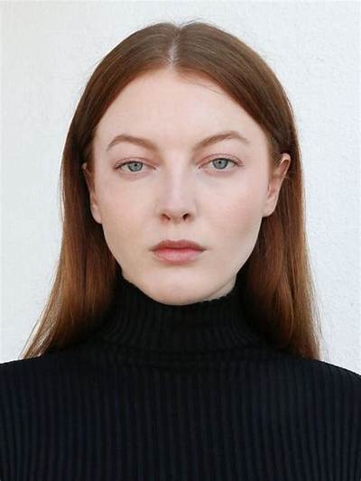Laura Hanson Sims - Net Worth, Age, Height, Birthday, Bio, Wiki!