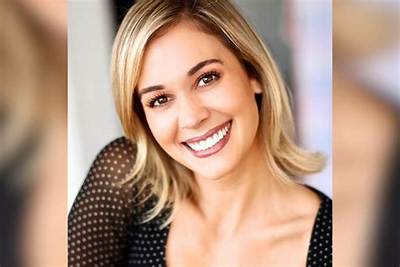 Lauren Compton Net Worth, Age, Height, Bio, Birthday, Wiki!