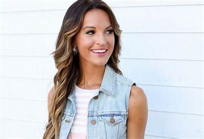 Lauren Kay Sims Net Worth, Age, Height, Bio, Birthday, Wiki!