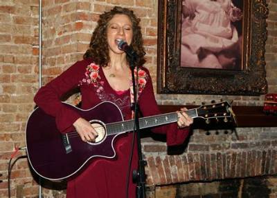 Laurie Berkner Net Worth, Age, Height, Bio, Birthday, Wiki!