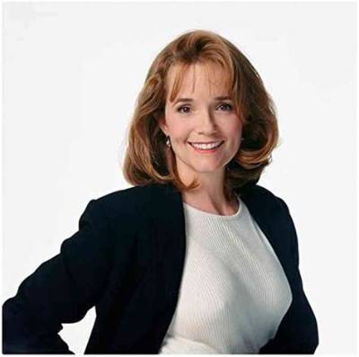 Lea Thompson Net Worth, Age, Height, Bio, Birthday, Wiki!